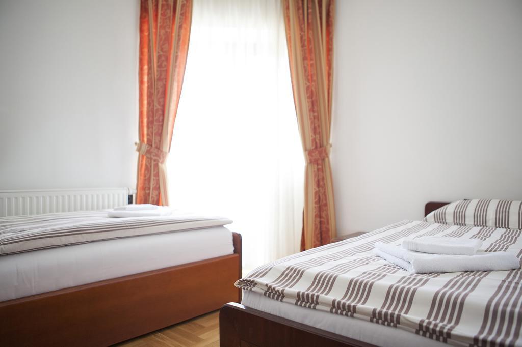 Villa Mali Raj Zagreb Extérieur photo